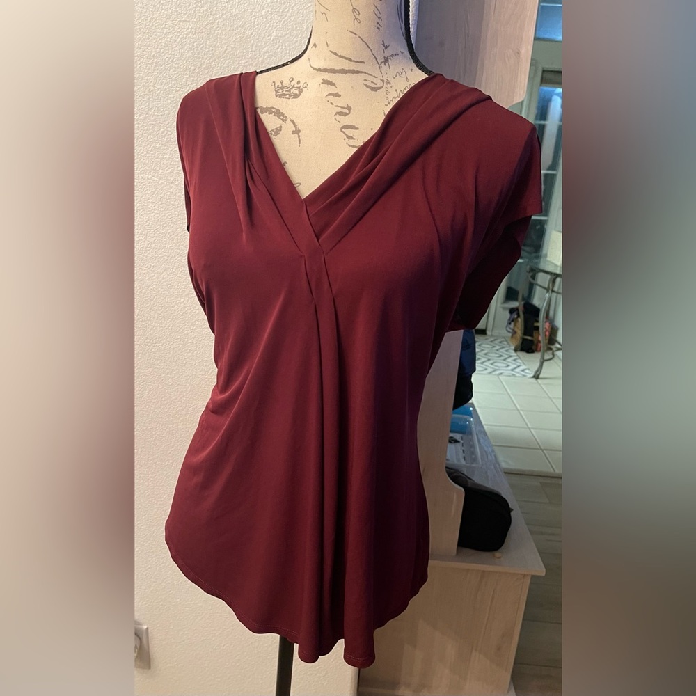 Lane Bryant 14/16 sleeveless top/shell. Pleated V-neck.